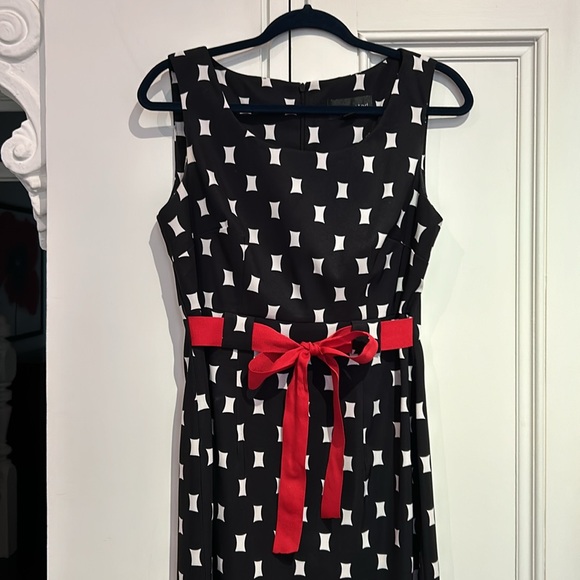 Sleeveless Dress - Picture 2 of 4